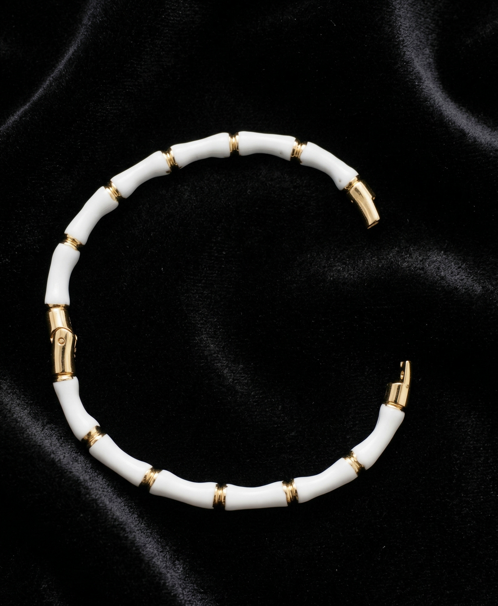 Elegant White and Gold Bamboo Design Bracelet for Women - Stylish Hand Accessory - MVHSBRGD143
