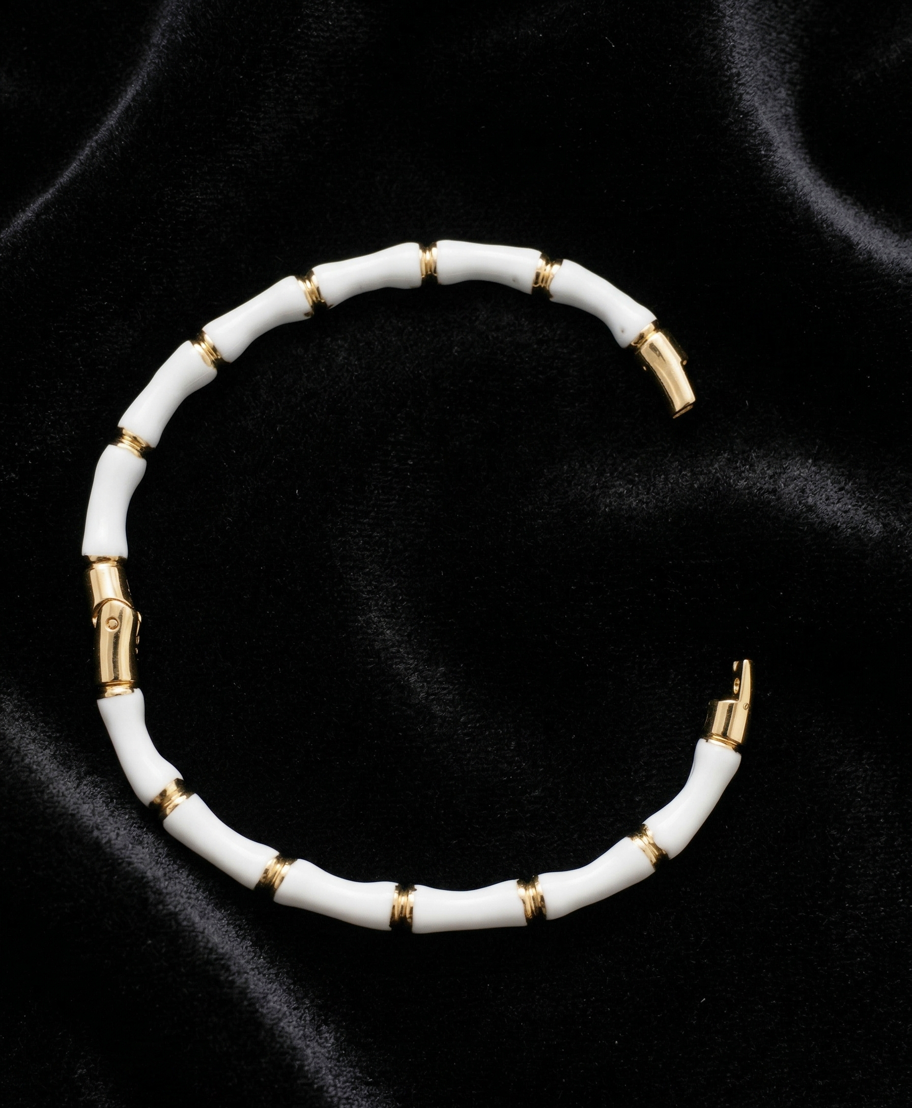 Elegant White and Gold Bamboo Design Bracelet for Women - Stylish Hand Accessory - MVHSBRGD143