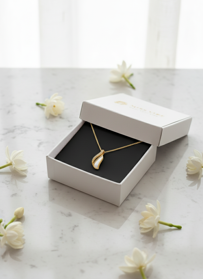 MVANNKGD162 Gold Plated Elegant Leaf Pendant Necklace for Women and Girls - MVANNKGD162