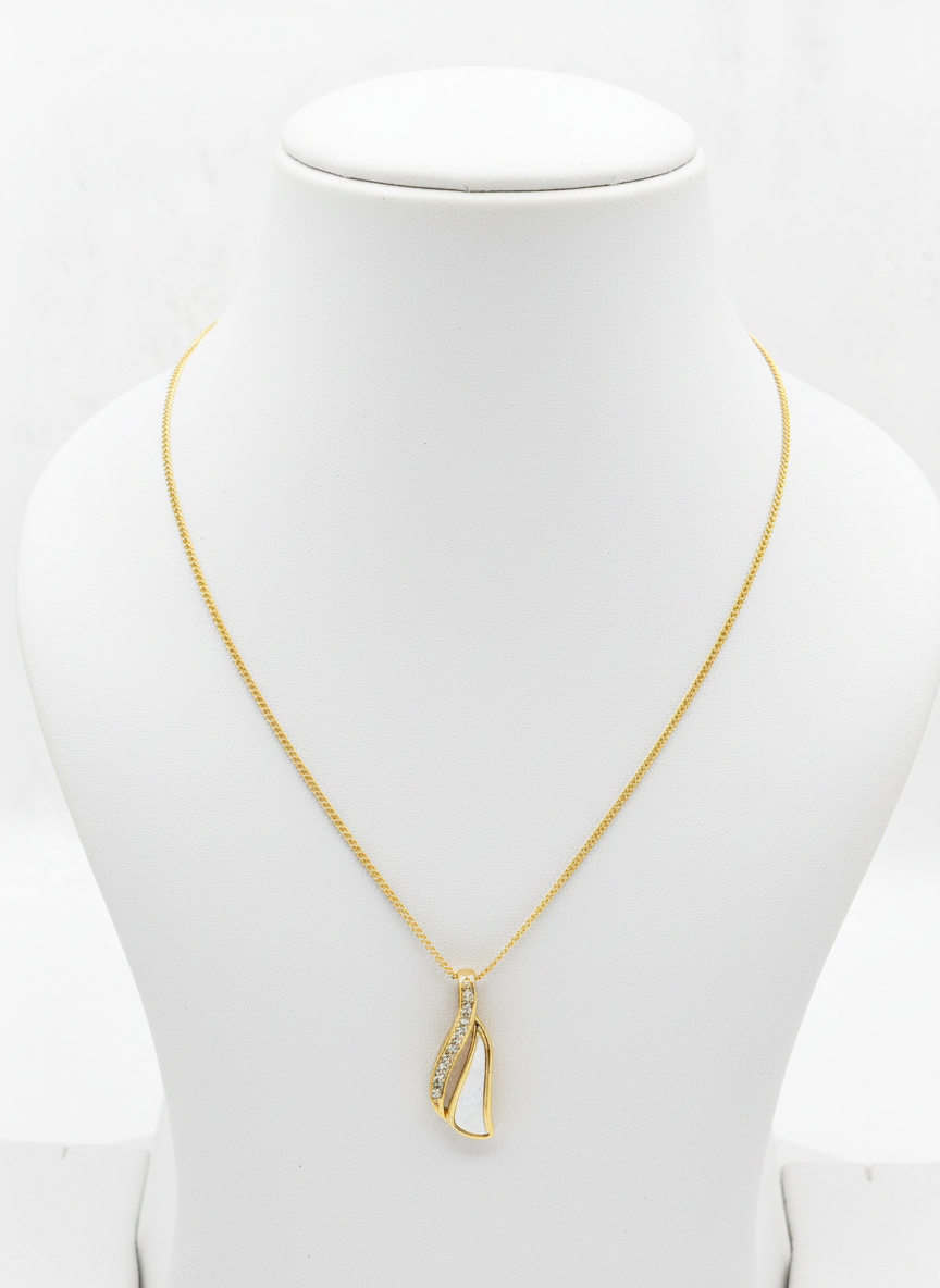 MVANNKGD162 Gold Plated Elegant Leaf Pendant Necklace for Women and Girls - MVANNKGD162