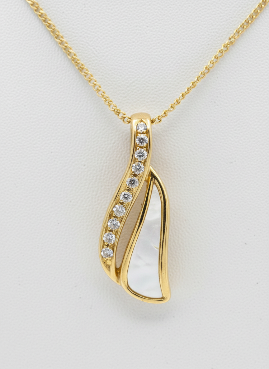MVANNKGD162 Gold Plated Elegant Leaf Pendant Necklace for Women and Girls - MVANNKGD162
