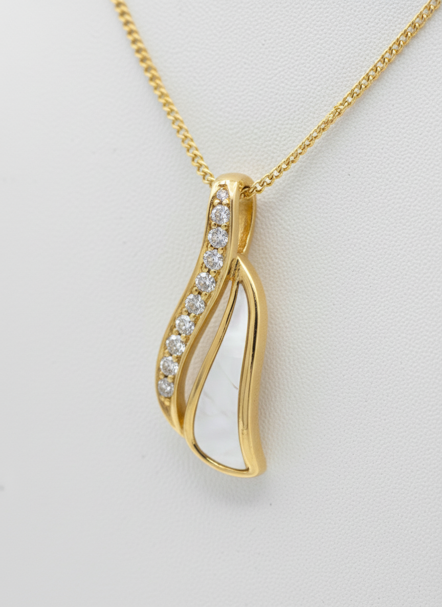 MVANNKGD162 Gold Plated Elegant Leaf Pendant Necklace for Women and Girls - MVANNKGD162