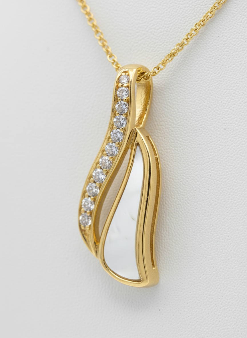 MVANNKGD162 Gold Plated Elegant Leaf Pendant Necklace for Women and Girls - MVANNKGD162
